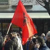 Opozicioni protesti u Prištini: Demonstranti kamenjem gađaju zgradu Vlade