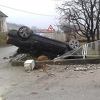 Saobraćajna nesreća u Velikoj Kladuši: Automobil završio u dvorištu privatne kuće