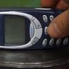 Simbol jedne generacije: Nokia 3310 konačno uništena uz pomoć hidraulične prese