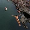 Associated Press nagradio Amela Emrića za fotografiju sa Red Bull Cliff Divinga iz Mostara