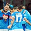 Napoli savladao Genou i ostao u utrci sa Juventusom