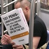 Poremećeno ili smiješno: Reakcije ljudi kada u metrou čitate o savjetima za produženje penisa, ubistvu, Trumpu...