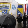 Nakon postrojavanja na Koševu: Više hiljada boraca stiglo pred Vladu FBiH, saobraćaj blokiran