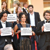Glumačka ekipa brazilskog filma održala protest na crvenom tepihu na Filmskom festivalu u Cannesu
