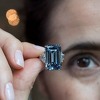 Novi svjetski rekord: "Oppenheimer Blue" dijamant prodat za 51,3 miliona dolara