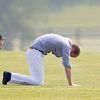 Princ William na časovima joge u bijelim farmerkama