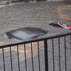 Kiša ulice Londona pretvorila u rijeku i potopila parkirane automobile