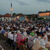Na tuzlanskom Trgu Slobode iftarilo dvije hiljade postača