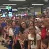 Stotine navijača skandiranjem "šampioni" i "ne damo Čačića" dočekalo Vatrene