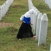 Dan šehida u Potočarima: Nezira Sulejmanović na mezarju svojih sinova