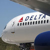 Avion Delta Air Linesa sletio na pogrešnu pistu: U avion upali naoružani vojnici, putnici šokirani