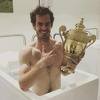 Andy Murray pobjedu proslavio u kadi s trofejom u ruci