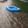 Sarajevski humor protiv nevremena: "Rafting kroz Alipašino Polje" na gumenom čamcu