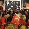 "Dežura" do jutra: Stotine građana na skupu podrške Turskoj u Sarajevu