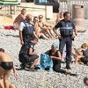 Francuska: Policija na plaži u Nici natjerala žene da skinu burkini