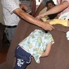 U Kini vatrogasci često spašavaju djecu, ali i odrasle koji "guraju glavu gdje ne treba"