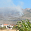 Trebinje: Požarna linija od 30 km prijeti kućama, četiri vatrogasca povrijeđena