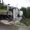 Sarajevo: Kamion sletio s ceste i udario u betonske stubove, vozač teže povrijeđen