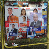 Predizborni plakati kao ruglo na ulicama Tuzle: Kandidati na banderama, trafo-stanicama...