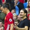 Ibrahimović i njegova kopija: Navijač uletio na teren kako bi se sreo sa Zlatanom