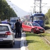 Sarajevo: Saobraćajna nesreća na Alipašinom Polju, automobil završio na šinama
