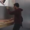 Ljutiti kupac uništio svaki iPhone u prodavnici, pa prešao na iPad i Mac