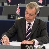 Nigel Farage pozvao Trumpa u posjetu: Samo nemoj "pipkati" premijerku May