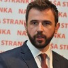 Gratz: Dok Novalić omladini priča da ne sanja o državnom sektoru, kćerku je smjestio u FIA-u