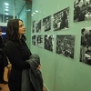 Otvorena izložba fotografija Hidajeta Delića "Žena u Sarajevu pod opsadom"