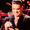 Ništa lično: Robbie Williams na komičan i slikovit način objasnio čin dezinfikovanja ruku