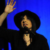 Muzička bajka makedonske dive: Kaliopi Tuzlacima poklonila kofer ljubavi