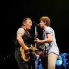 Bruce Springsteen na turneji u Australiji pozvao mladića iz publike da svira i pjeva s njim