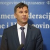 Novalić o kupovini novih automobila: Imamo zastarjela vozila koja staju na putu