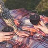 Uređaj pomoću kojeg se vino sipa u čašu bez otvaranja flaše