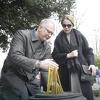 Porodica, prijatelji i građani položili vijence na grob Zorana Đinđića u Beogradu