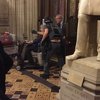 Parlamentarci zaključani u zgradi, turisti zarobljeni u zabavnom parku, mostovi zatvoreni