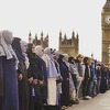 Muslimanke se okupile na mostu u Londonu u znak solidarnosti sa žrtvama