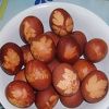 Tradicionalno farbanje jaja: Kuhanje u kori od luka ili soku od cvekle s najlon čarapama