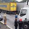 Sudarila se dva putnička vozila i kamion, jedna osoba povrijeđena