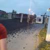 Prevrnuo se kamion pun uglja u mjestu Šići kod Tuzle, dvije osobe povrijeđene