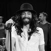 Conchita Wurst prigrlila muževniji stil, glamurozne haljine zamijenila odijelima