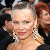 Pamela Anderson neprepoznatljiva na crvenom tepihu u Cannesu