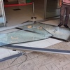 Automobilom udario u shopping centar Wog pa pobjegao