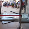 Pronađen vozač koji je automobilom udario u shopping centar Wog