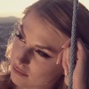 Crvena jabuka objavila spot za singl "Minka" u kojem se pojavljuje i prava Minka Čengić