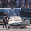 Pariz: Vozač automobila koji se zabio u policijski kombi mrtav, istražuje se je li riječ o terorizmu