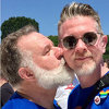 Gay par rekreirao fotografiju snimljenu prije više od 20 godina