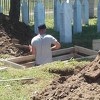 U Potočarima počelo iskopavanje mezara uoči godišnjice genocida