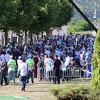 Ljudi u kolonama pristižu u Potočare, očekuje se prisustvo 30.000 osoba