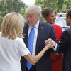 Neugodno rukovanje Donalda Trumpa s prvom damom Francuske "zapalilo" Twitter